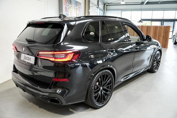 Sort BMW X5 fra 2021