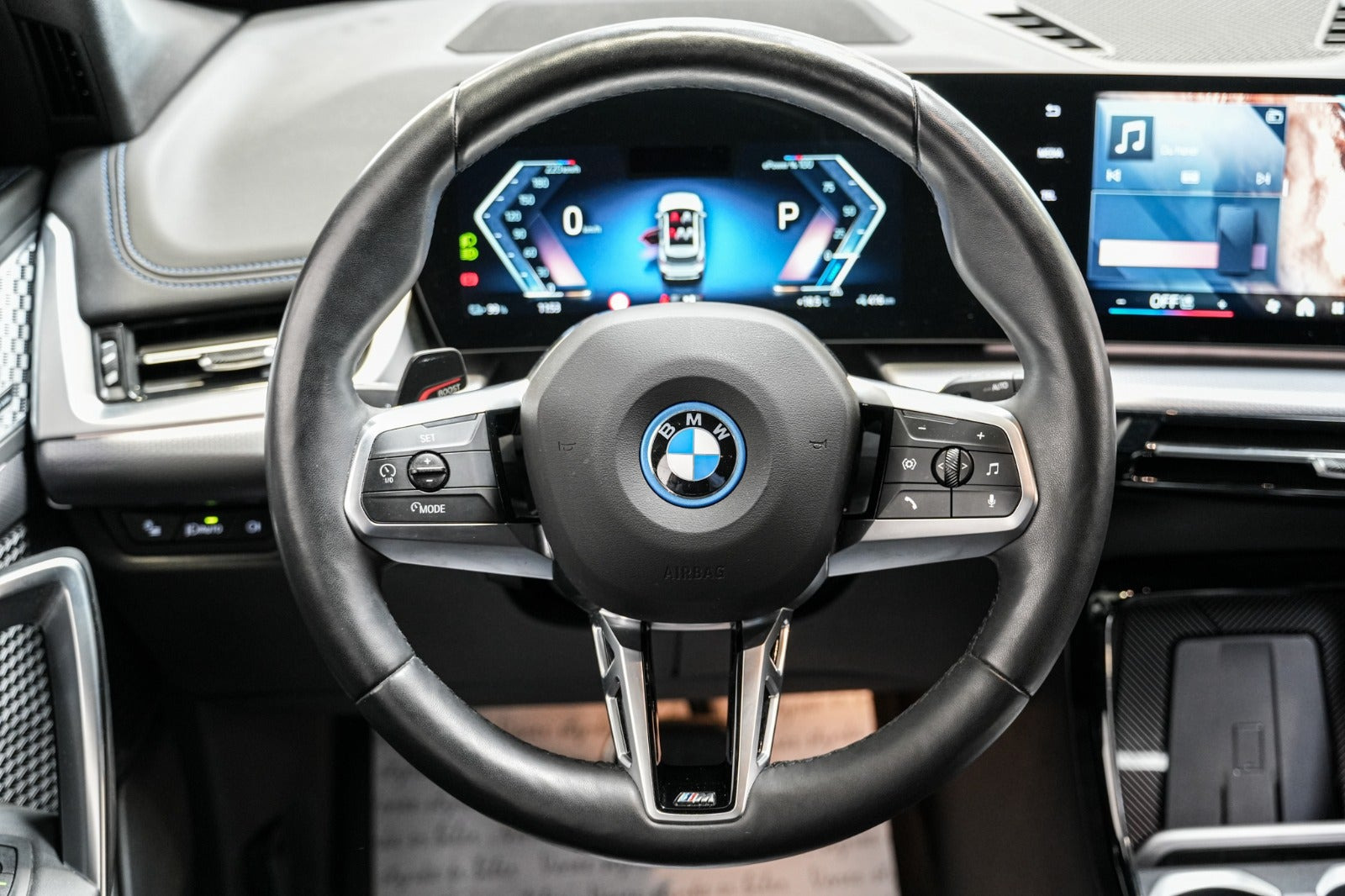 Hvid BMW iX1 fra 2025