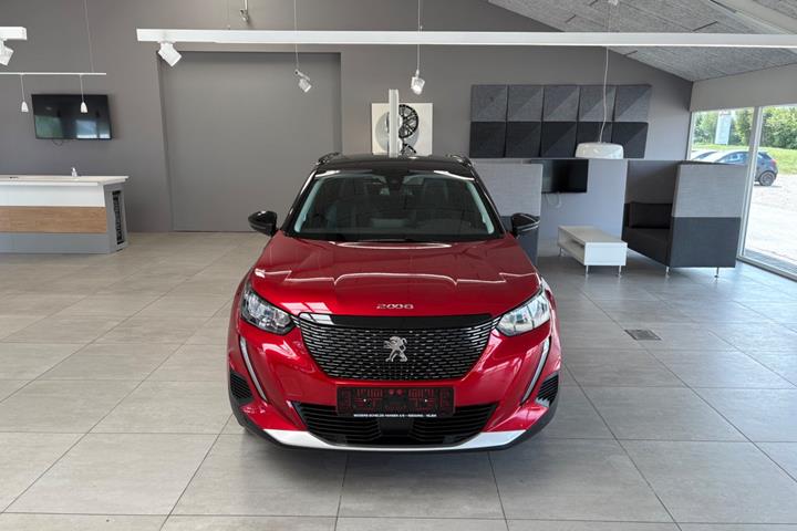 Rød Peugeot 2008 fra 2020