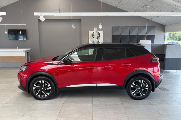 Rød Peugeot 2008 fra 2020