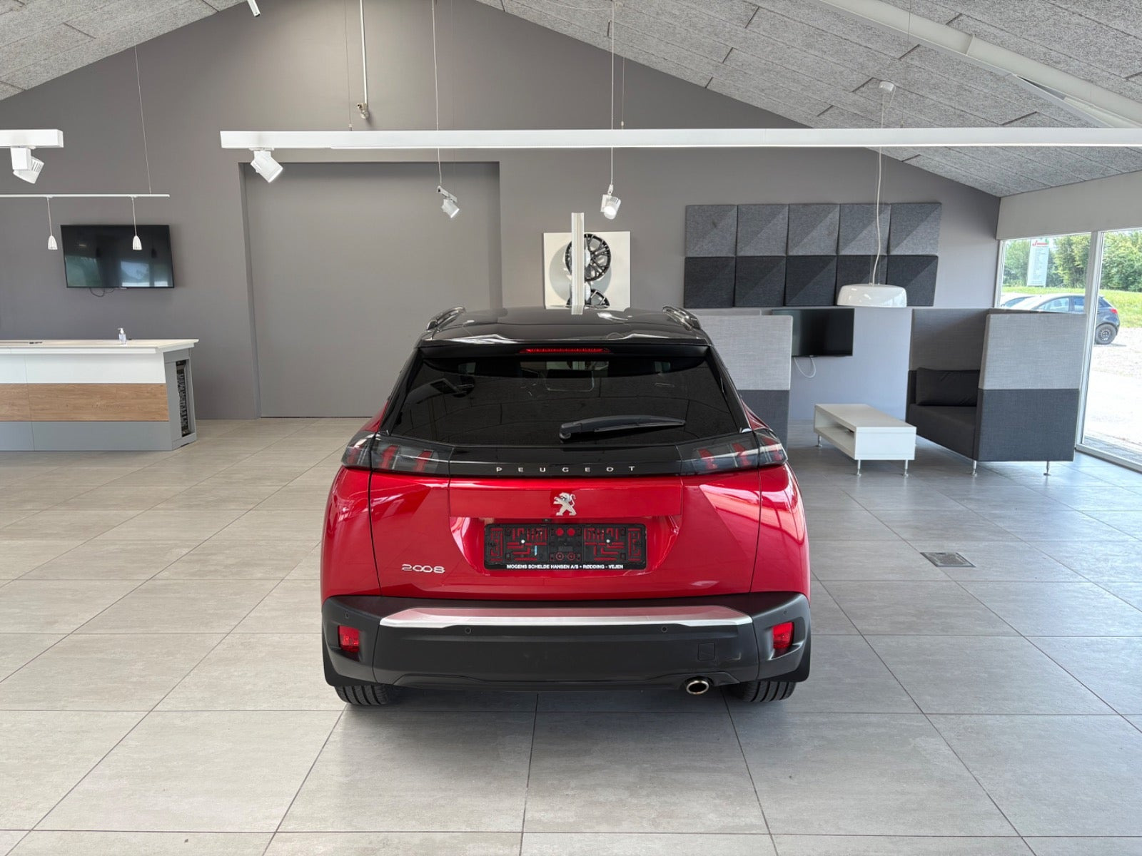 Rød Peugeot 2008 fra 2020