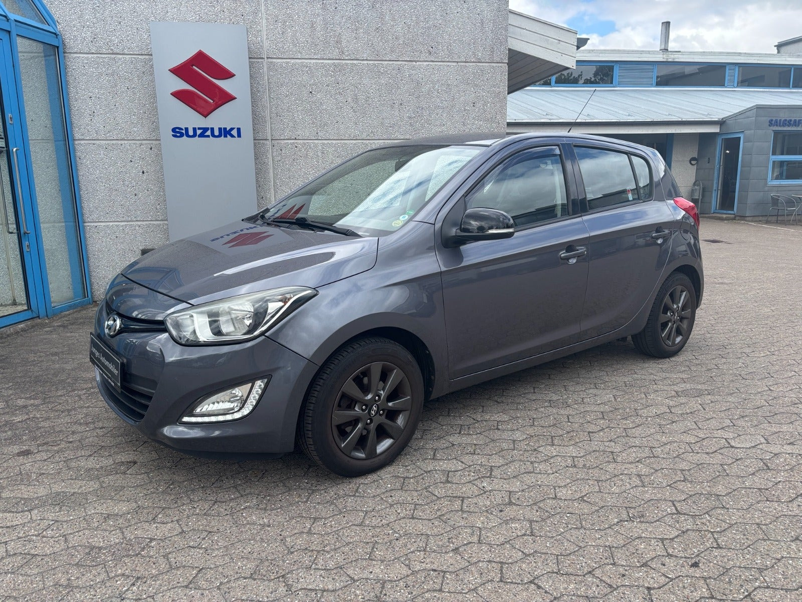 Grå Hyundai i20 fra 2014