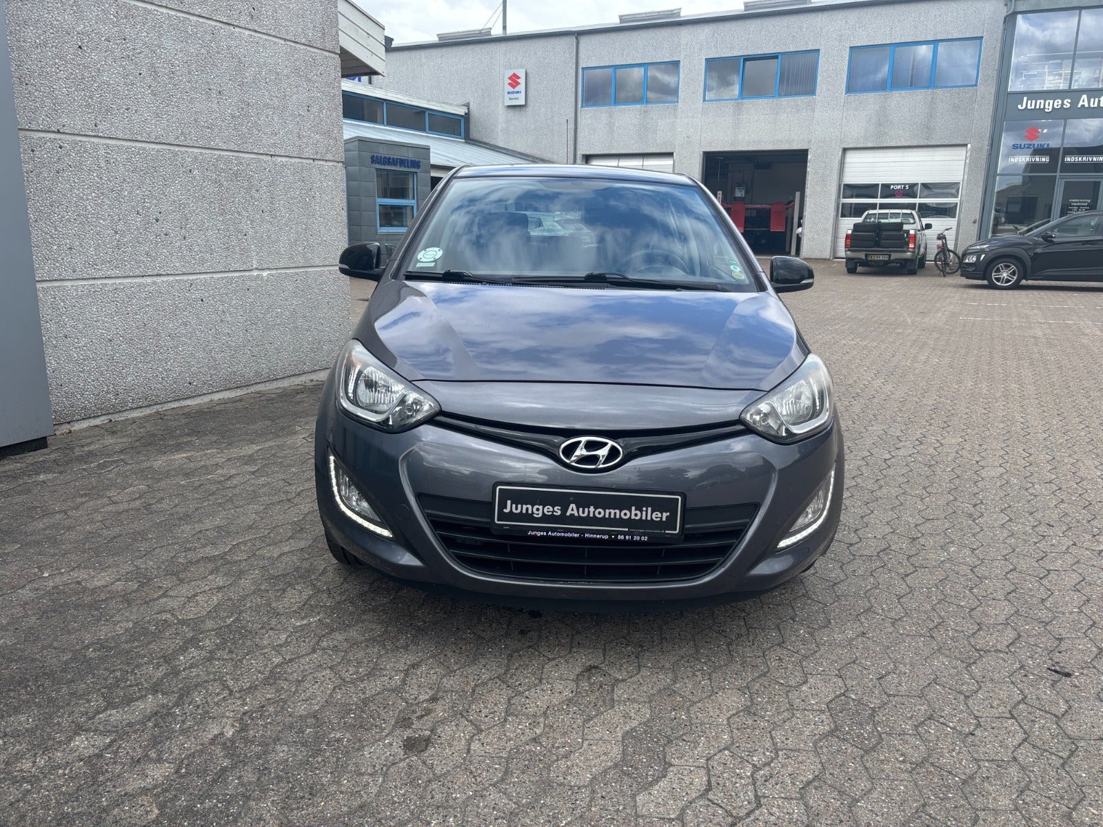 Grå Hyundai i20 fra 2014