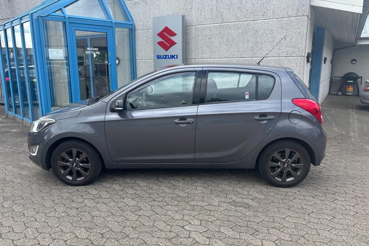Grå Hyundai i20 fra 2014