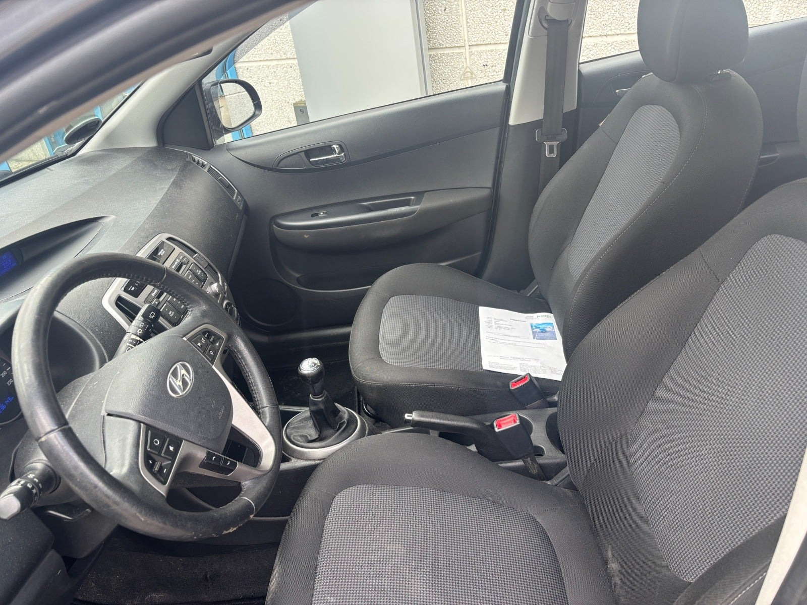 Grå Hyundai i20 fra 2014