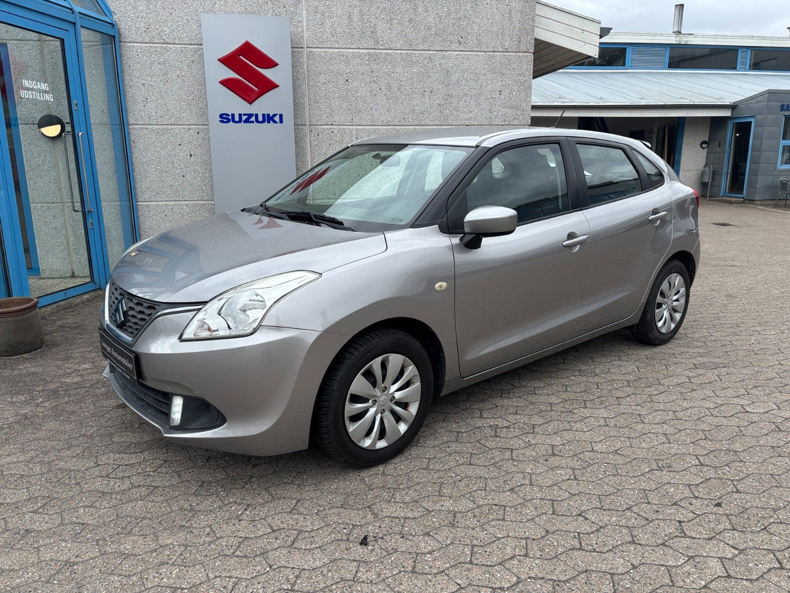 Grå Suzuki Baleno fra 2018