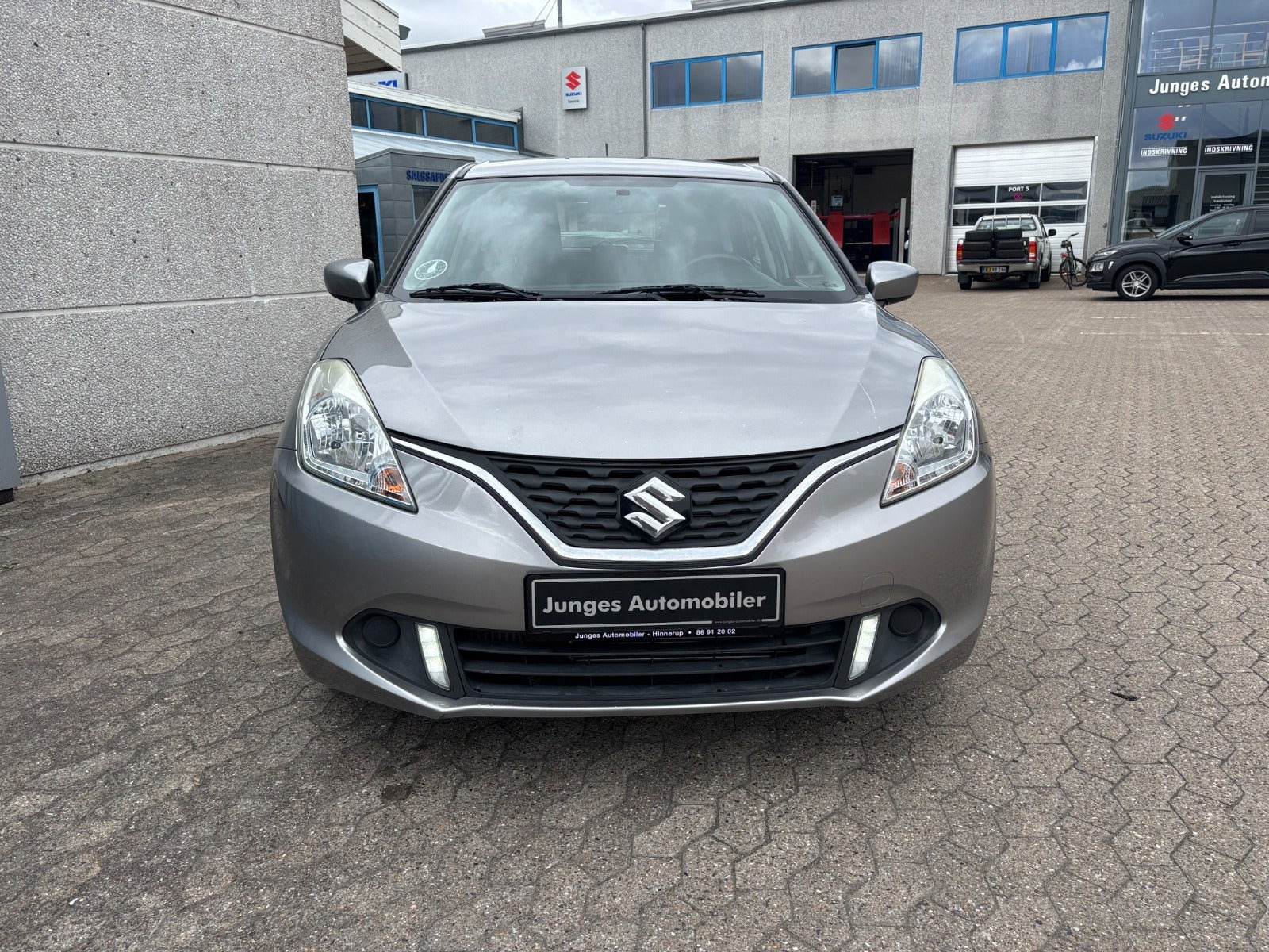 Grå Suzuki Baleno fra 2018