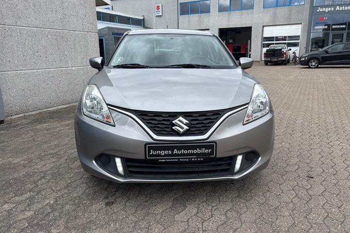 Grå Suzuki Baleno fra 2018