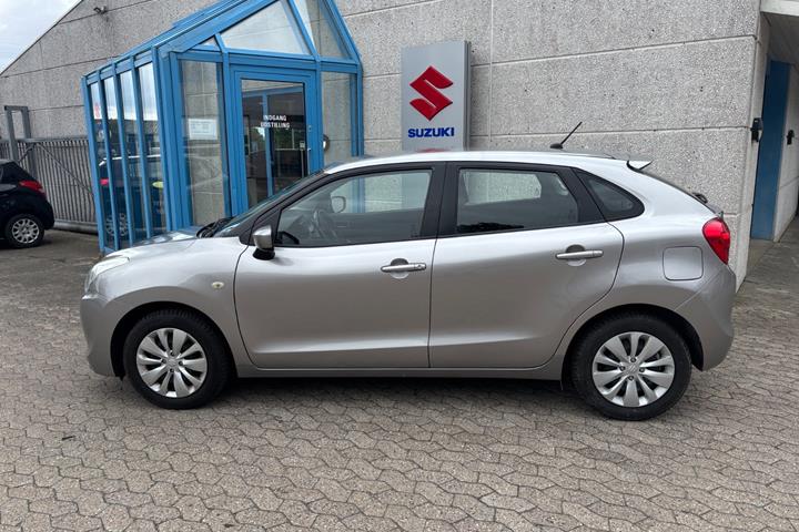 Grå Suzuki Baleno fra 2018