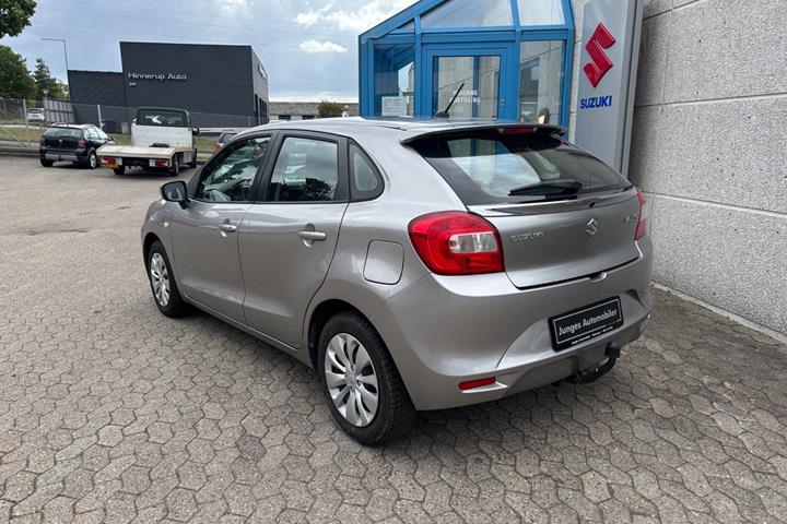 Grå Suzuki Baleno fra 2018