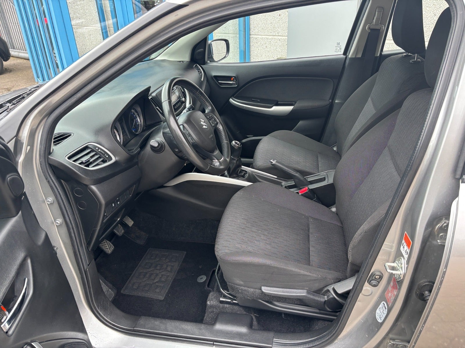 Grå Suzuki Baleno fra 2018
