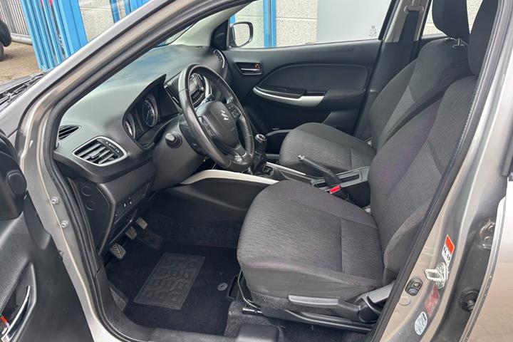 Grå Suzuki Baleno fra 2018