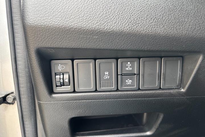 Grå Suzuki Baleno fra 2018