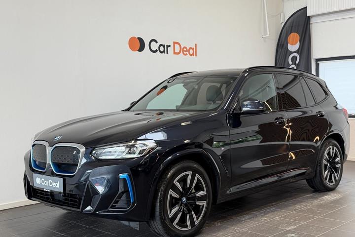 Sort BMW iX3 fra 2023 set udefra