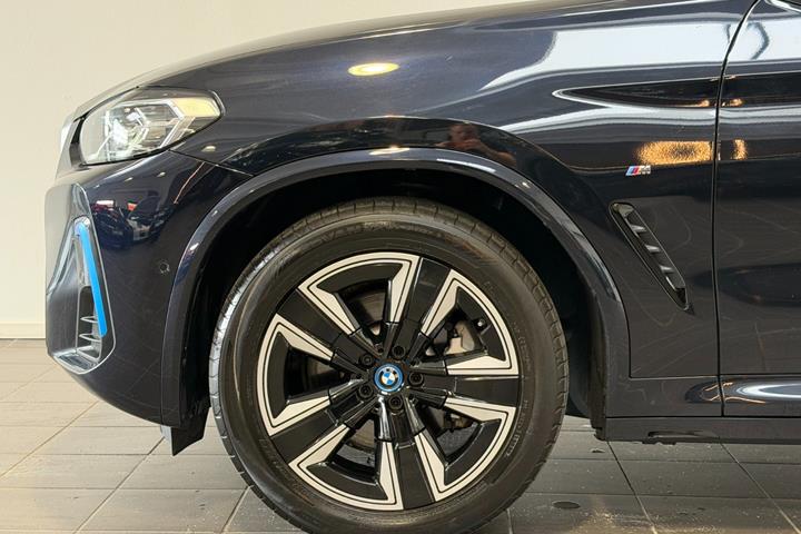 Sort BMW iX3 fra 2023