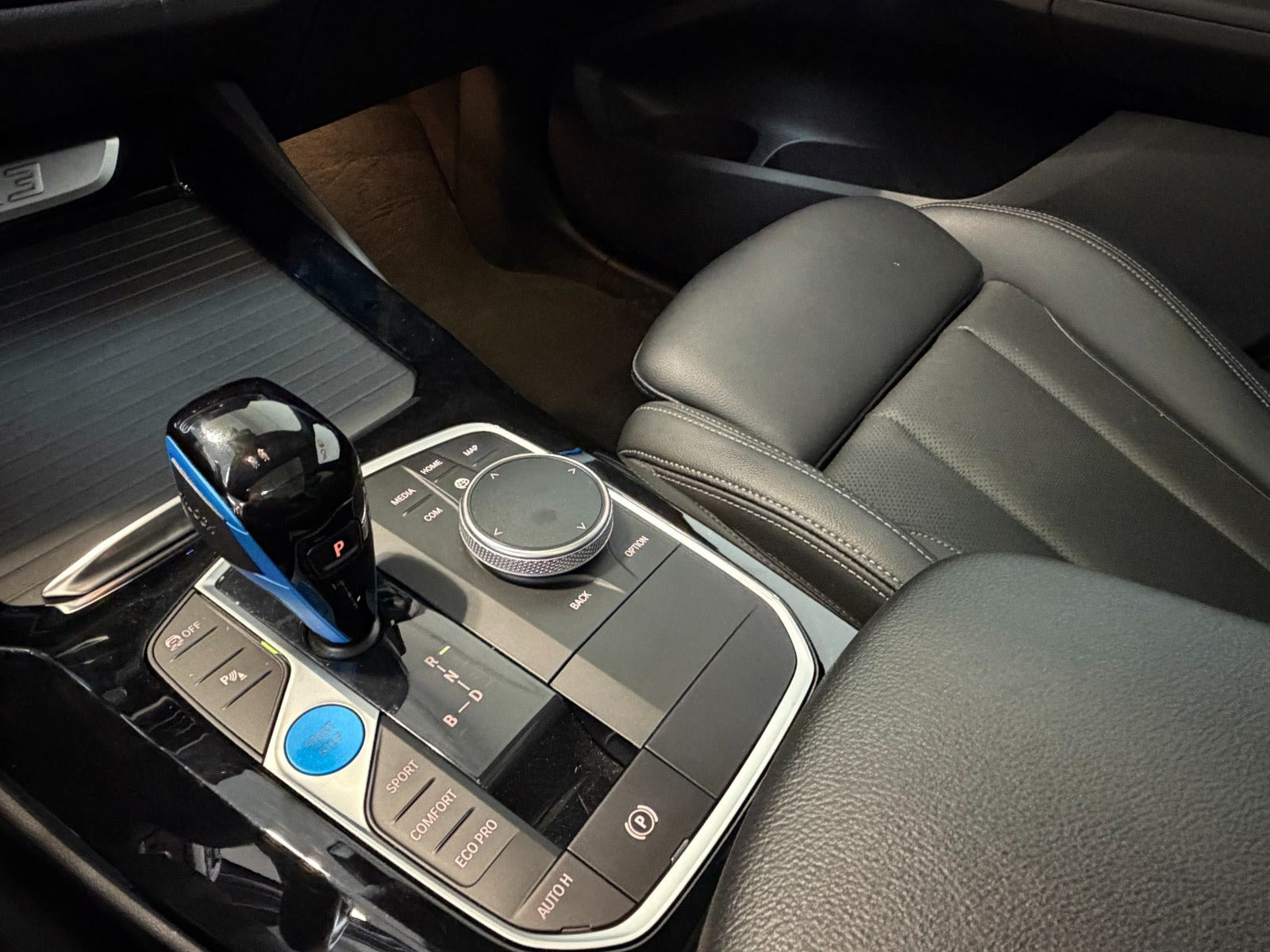Sort BMW iX3 fra 2023