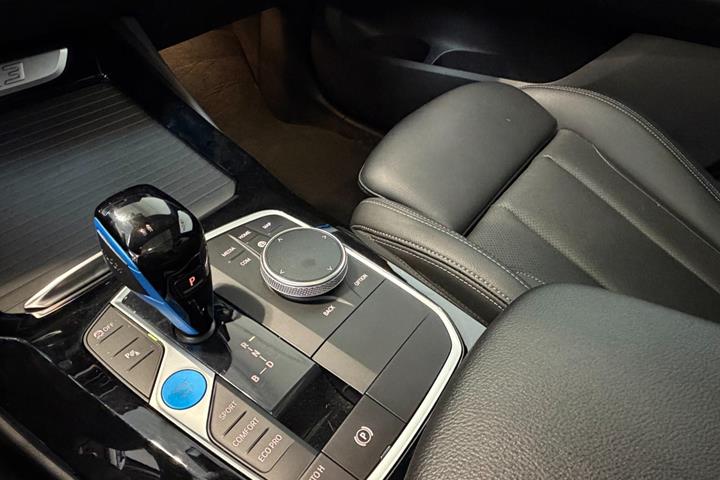 Sort BMW iX3 fra 2023