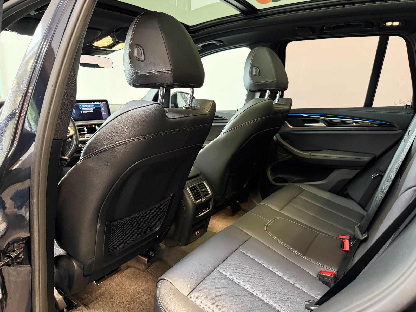 Sort BMW iX3 fra 2023