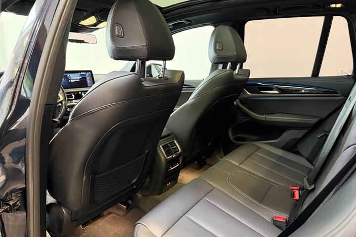 Sort BMW iX3 fra 2023