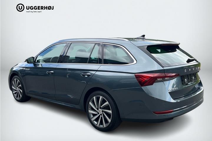 Grå Skoda Octavia fra 2020