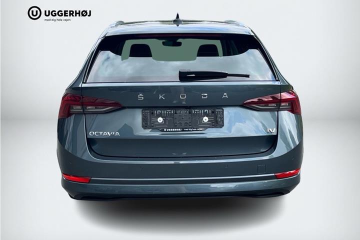 Grå Skoda Octavia fra 2020