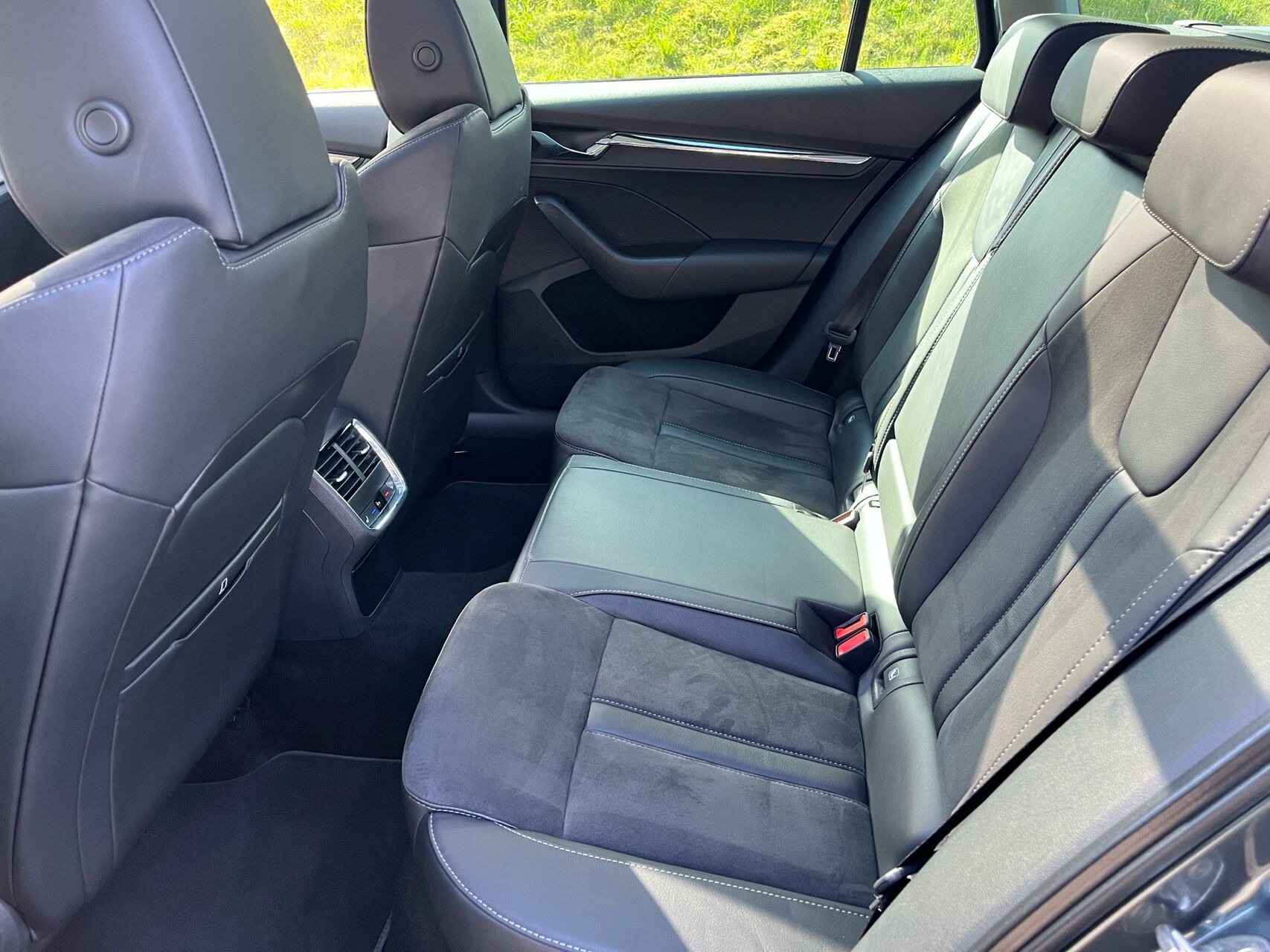 Grå Skoda Octavia fra 2020