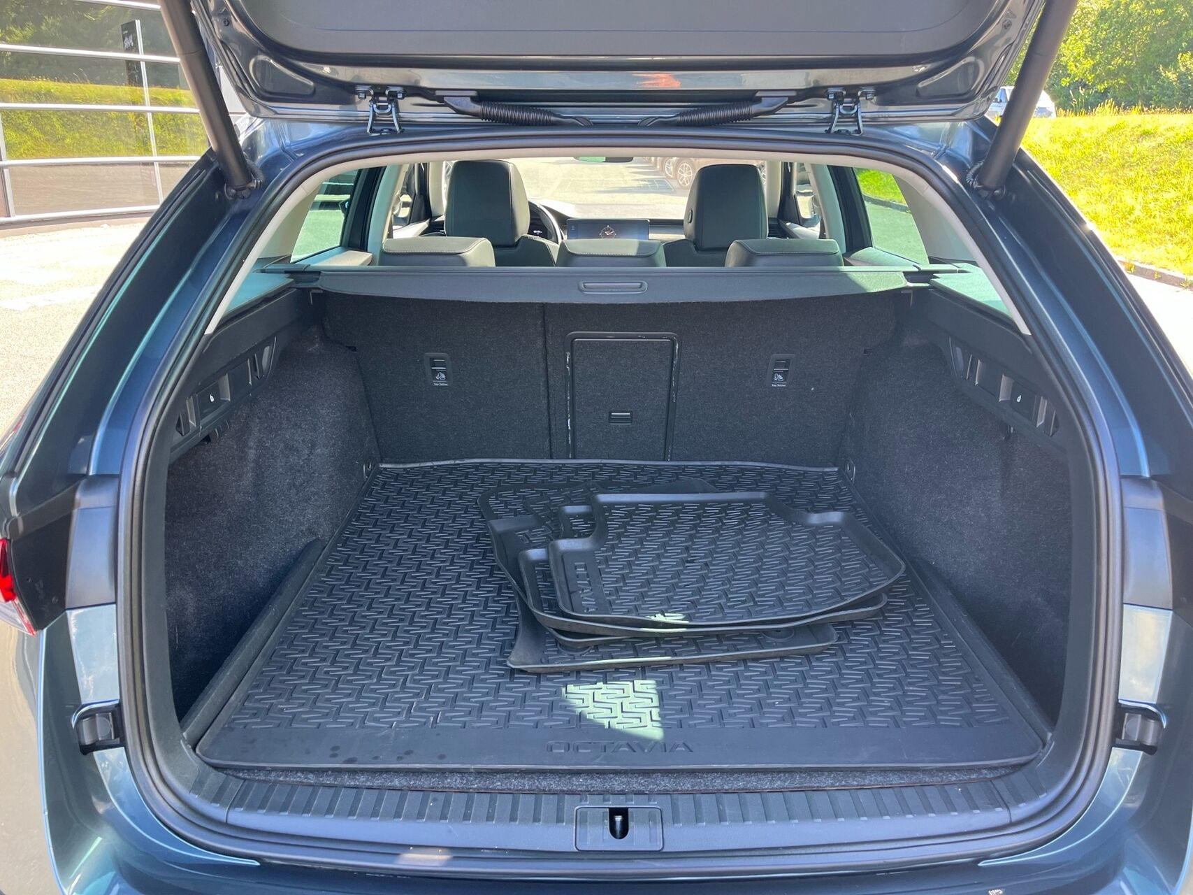 Grå Skoda Octavia fra 2020