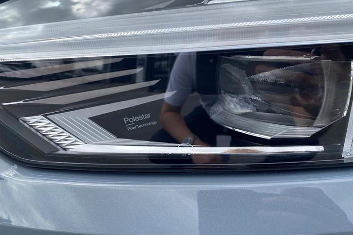 Grå Polestar 2 fra 2022