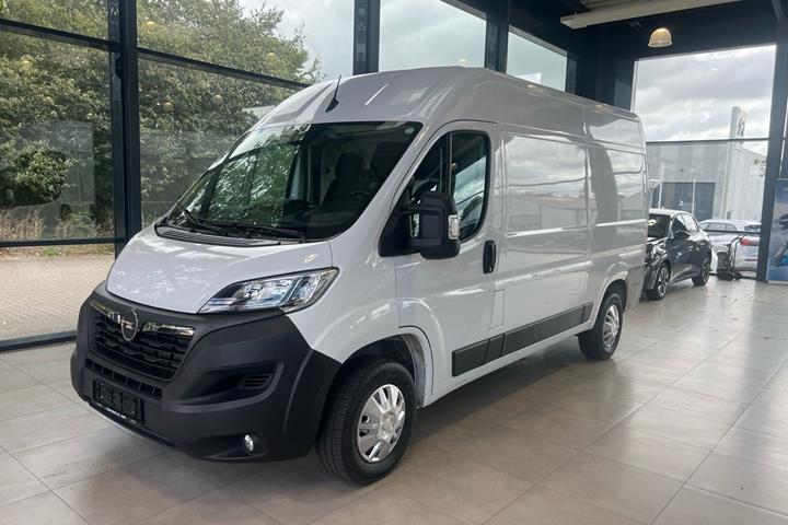 Hvid Opel Movano fra 2022