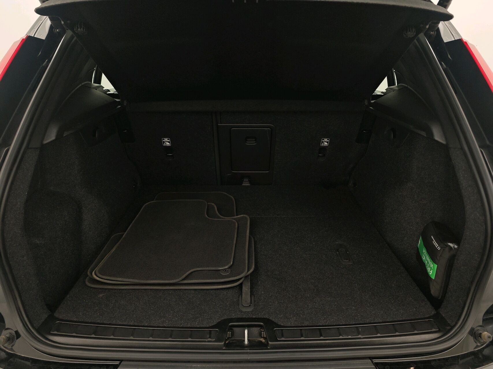 Sort Volvo XC40 fra 2023