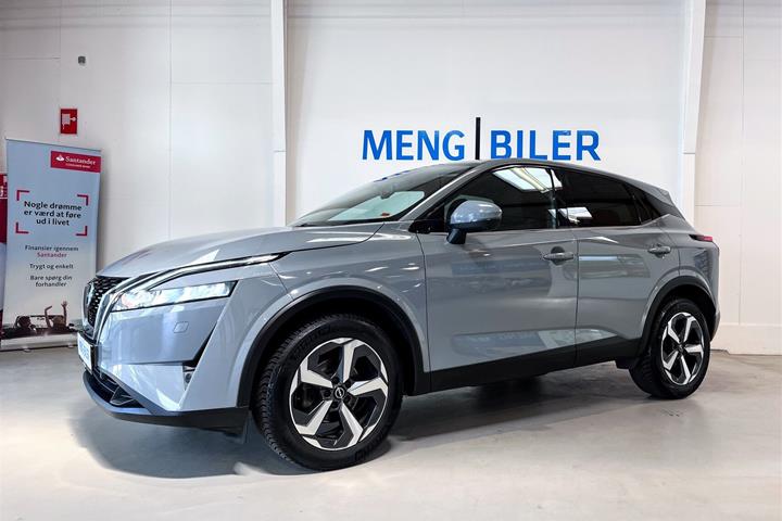 Grå Nissan Qashqai fra 2023 set udefra