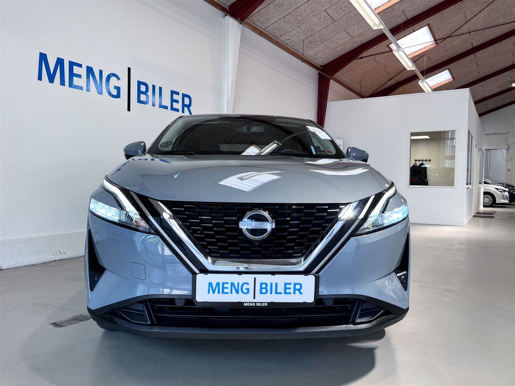 Grå Nissan Qashqai fra 2023