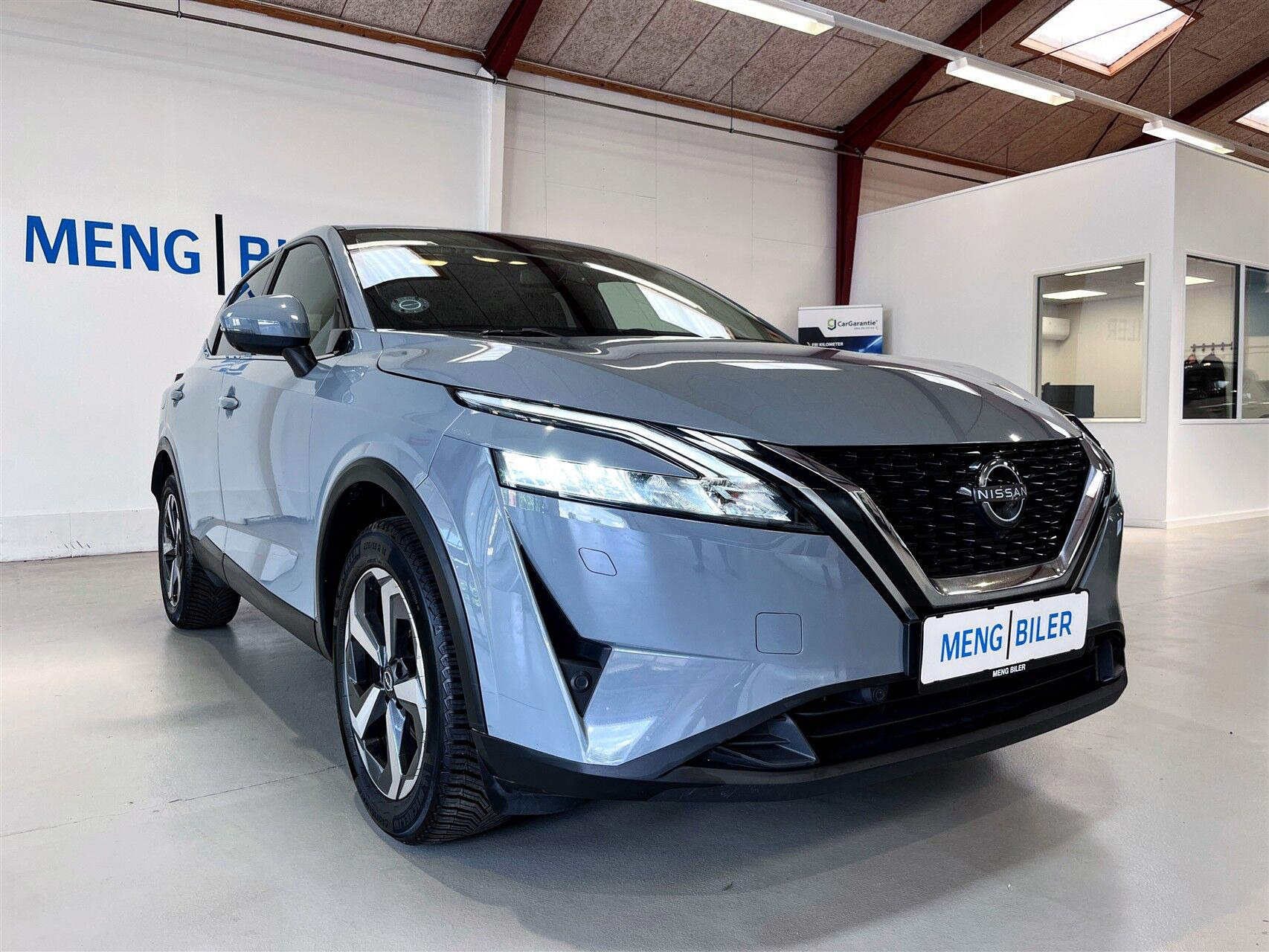 Grå Nissan Qashqai fra 2023