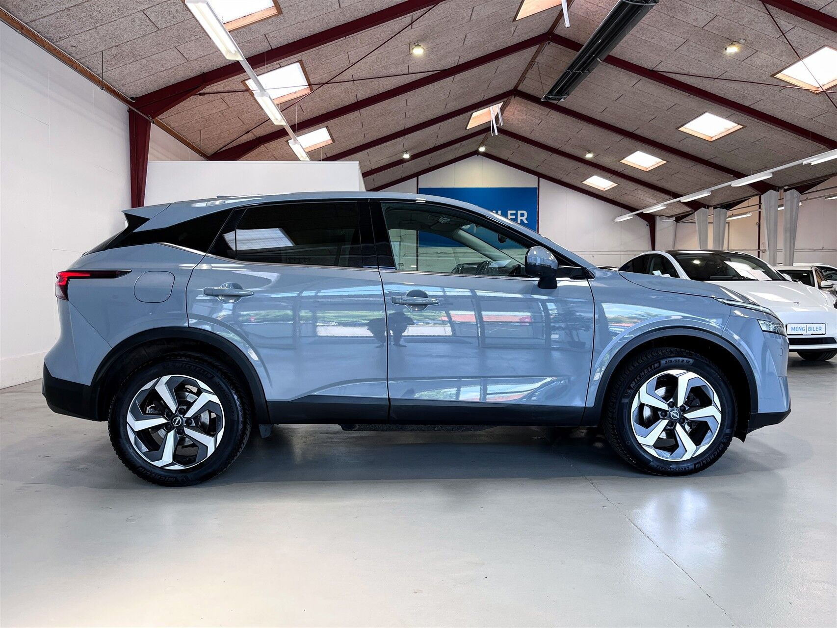 Grå Nissan Qashqai fra 2023