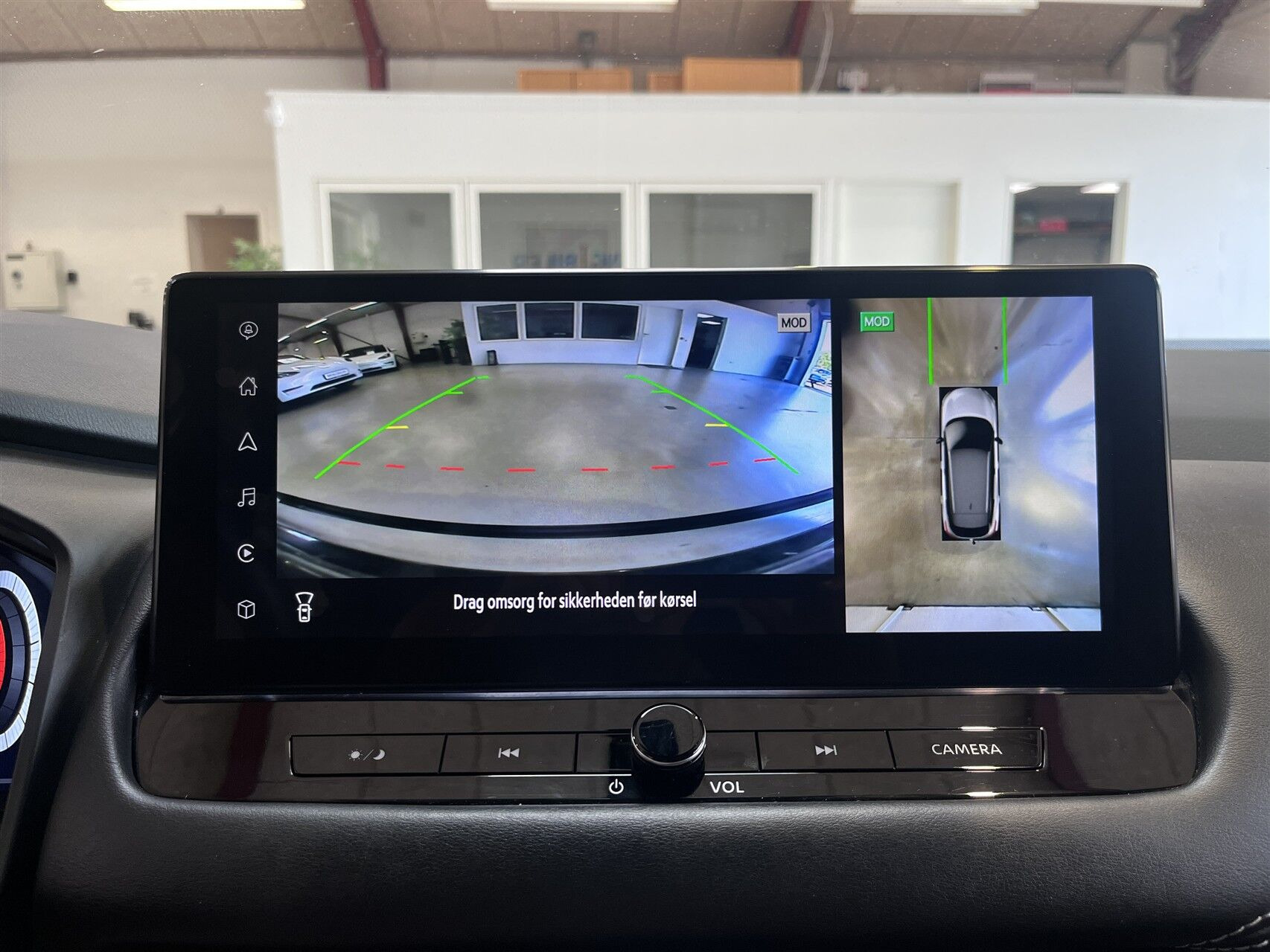 Grå Nissan Qashqai fra 2023