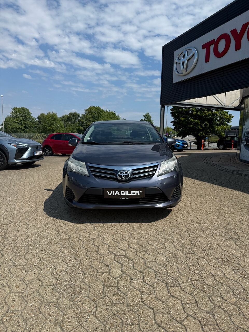 undefined Toyota Avensis fra 2012