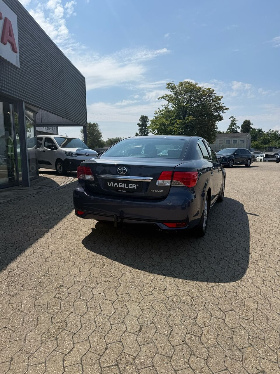 undefined Toyota Avensis fra 2012