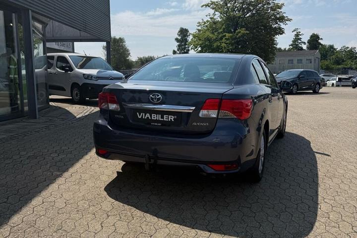 undefined Toyota Avensis fra 2012