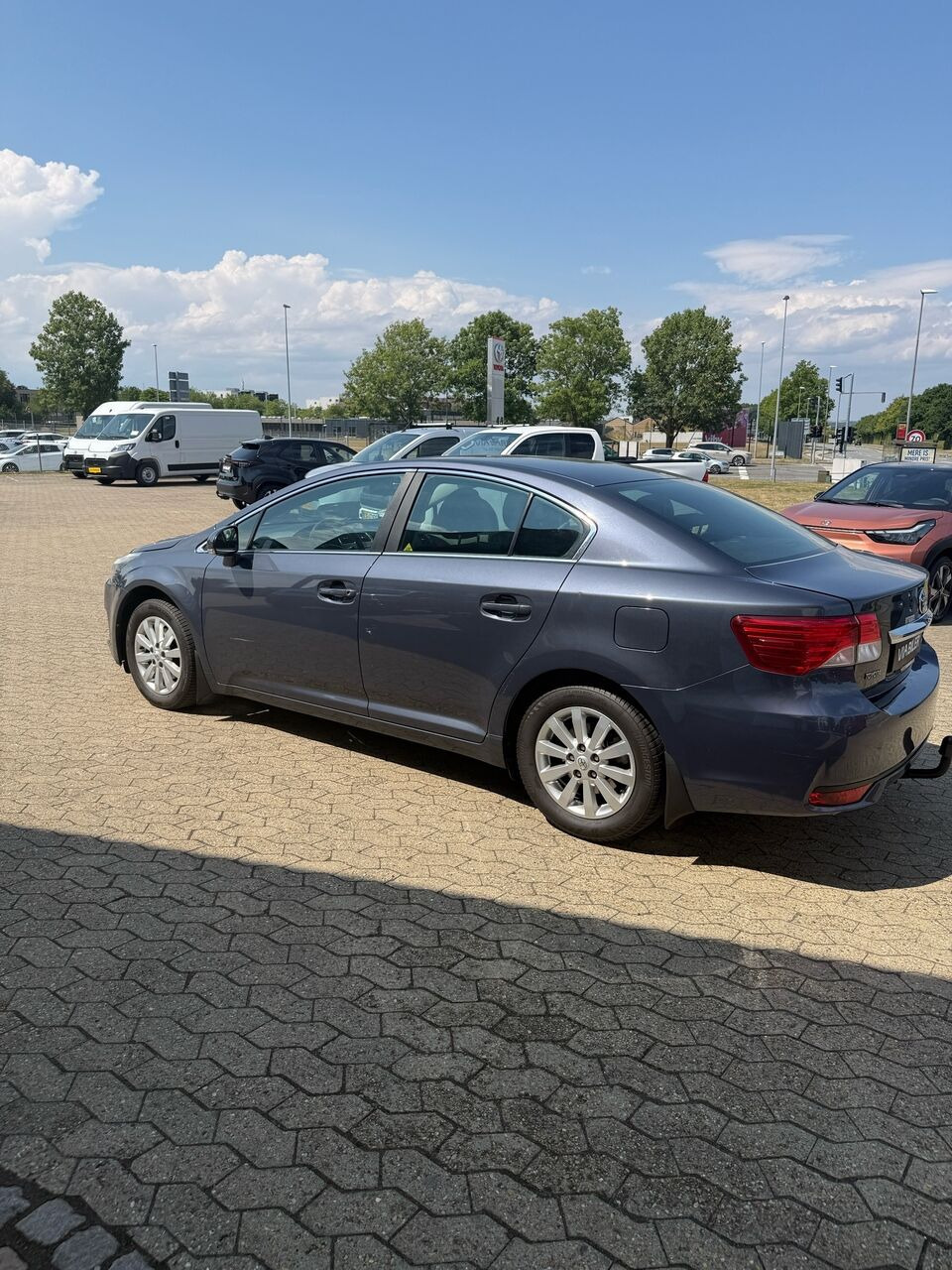 undefined Toyota Avensis fra 2012