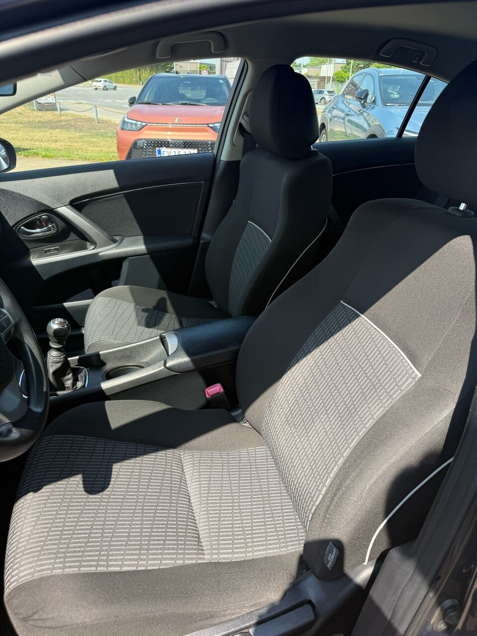 undefined Toyota Avensis fra 2012