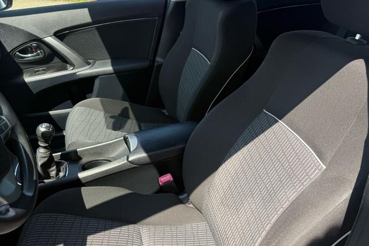 undefined Toyota Avensis fra 2012