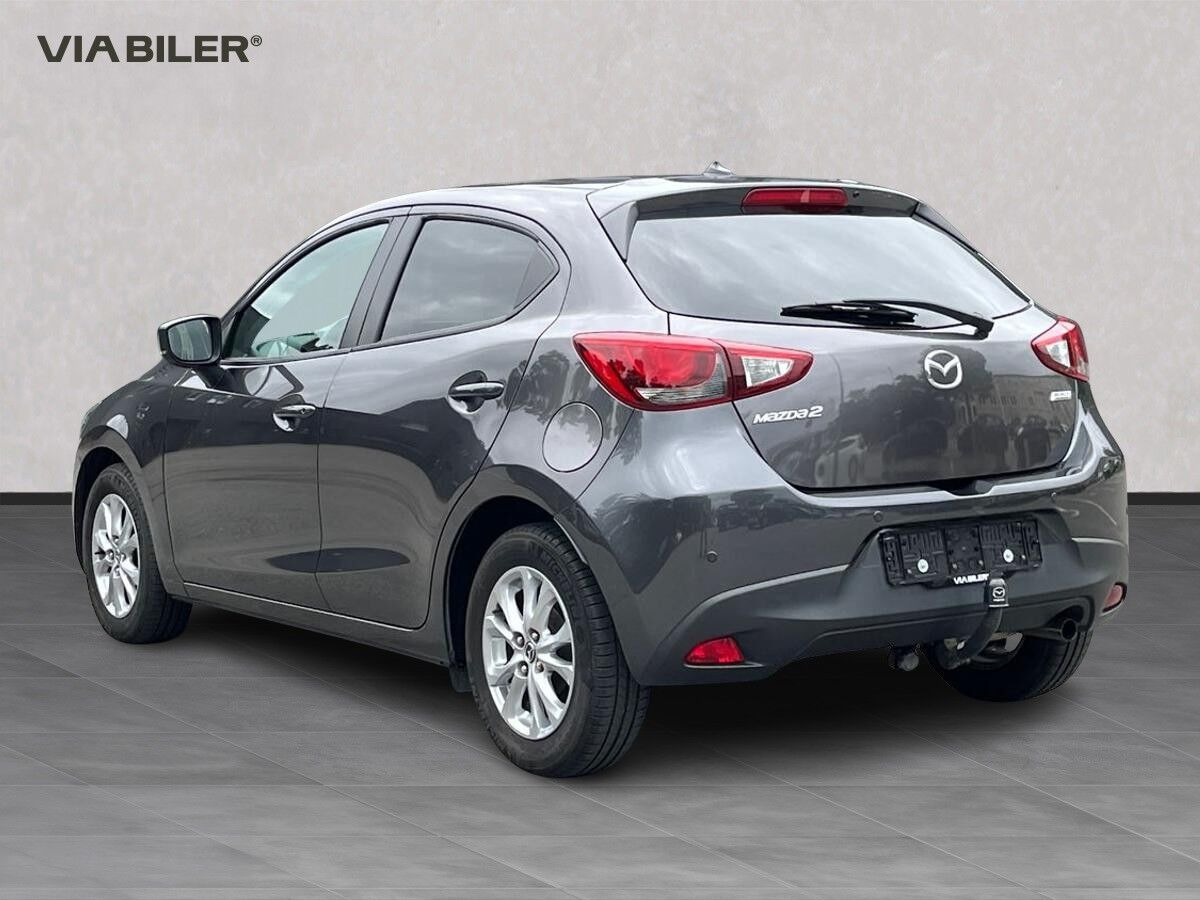 Grå Mazda 2 fra 2019