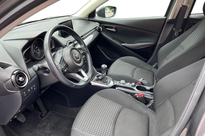 Grå Mazda 2 fra 2019