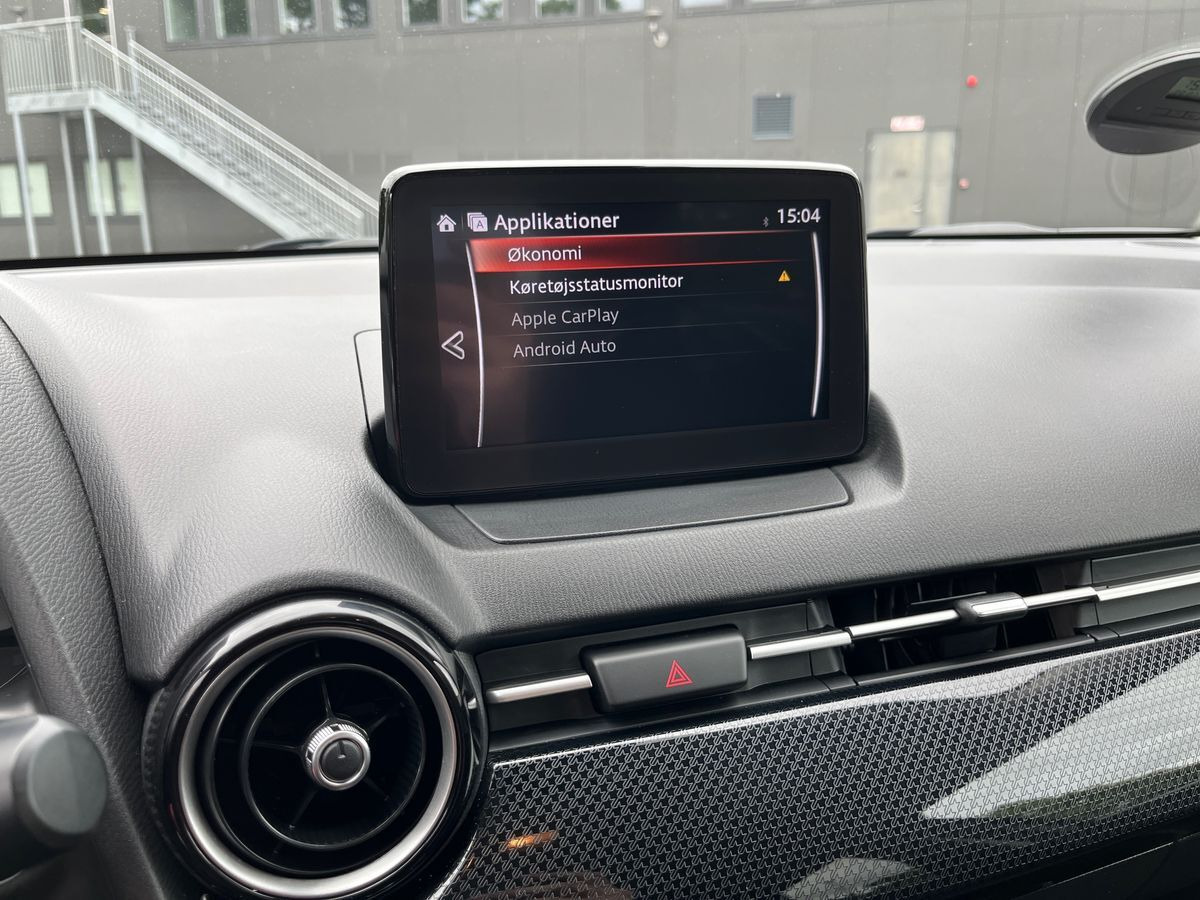 Grå Mazda 2 fra 2019