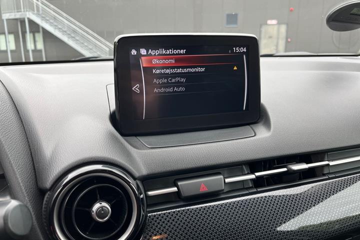 Grå Mazda 2 fra 2019