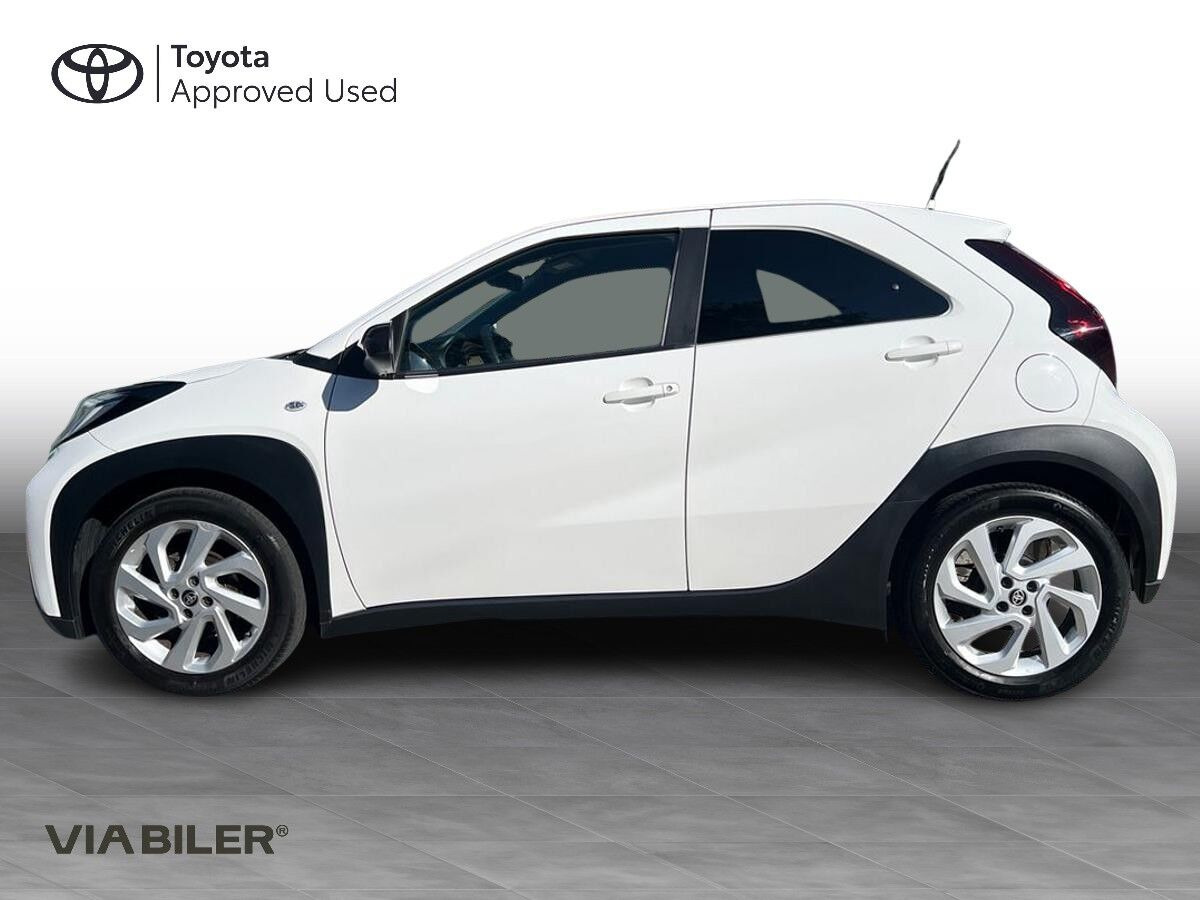 Hvid Toyota Aygo X fra 2023