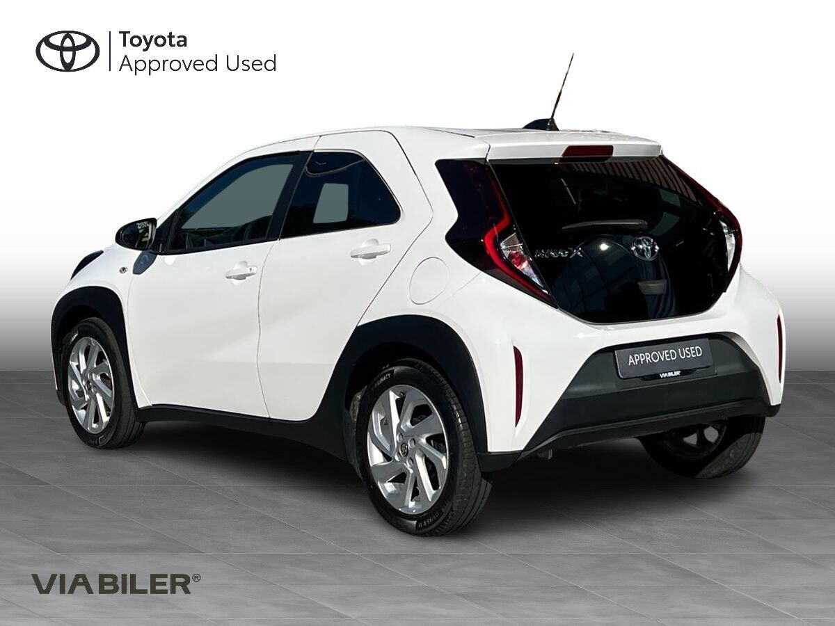 Hvid Toyota Aygo X fra 2023