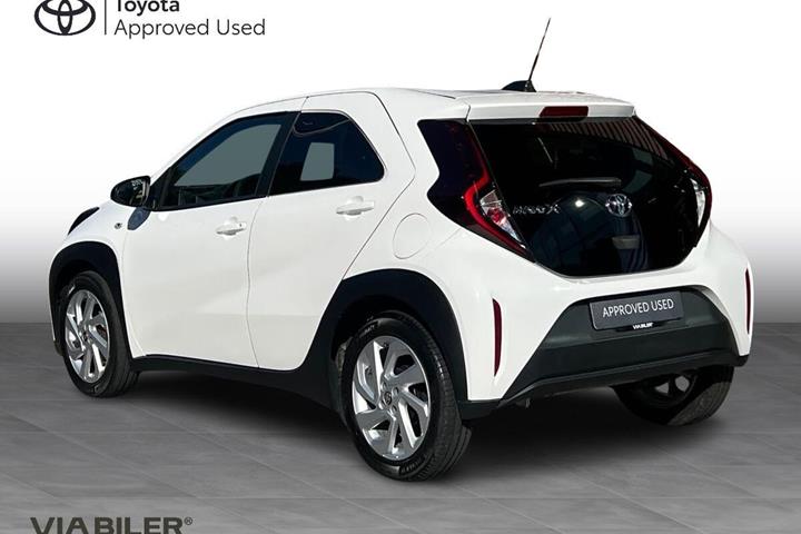 Hvid Toyota Aygo X fra 2023