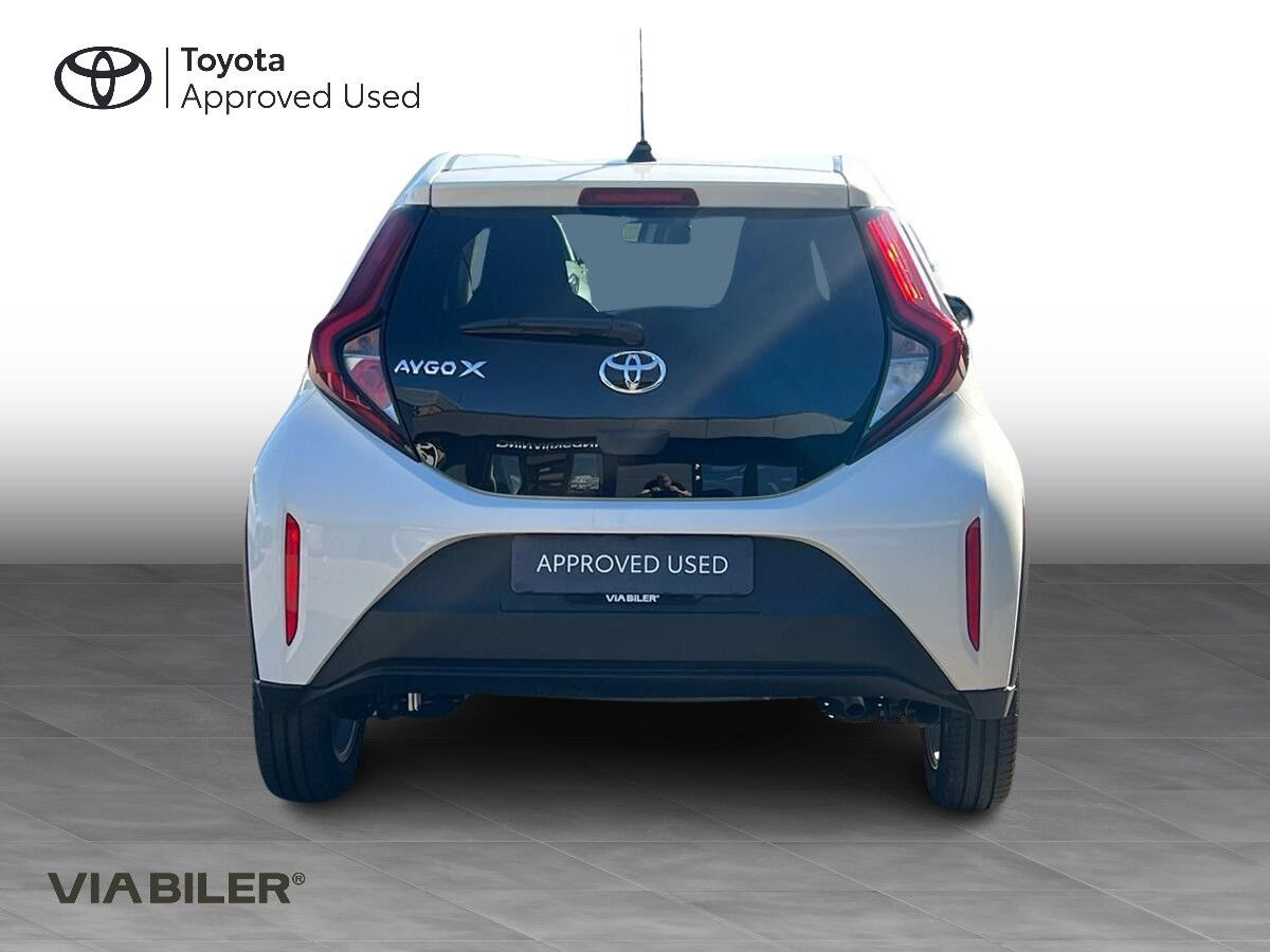 Hvid Toyota Aygo X fra 2023