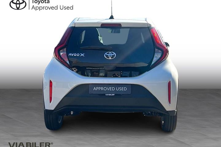 Hvid Toyota Aygo X fra 2023